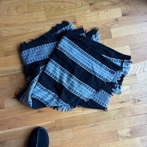 Wilfred Black and Gray Striped Scarf
